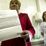 "Operarle es caro y se lo hacemos gratis"