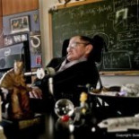 Stephen Hawking llega a los 70 años, un triunfo ante la adversidad
