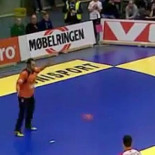 ¿El mejor lanzamiento de penalti de la historia?