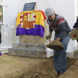 "A Garzón lo tratan como a un criminal y a Fraga le tocan la gaita"