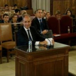 El guiño de Camps al jurado. El expresidente buscó la complicidad del tribunal popular tras su declaración