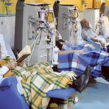 Cuatro centros de diálisis cerrarán en mayo por el impago de 2,2 millones de deuda de Sacyl