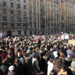 Miles de personas se concentran en defensa de la escuela pública