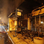 Atenas despierta entre cenizas, mientras Alemania dice que Grecia solo ha dado "un paso"