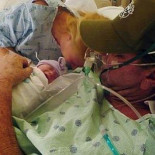 Adelanta el parto para que su marido conozca a su bebé antes de morir