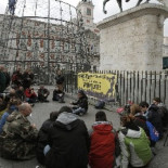 La policía acata las palabras de Cifuentes: disuelve una reunión del 15M en Sol