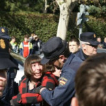 La diputada Mònica Oltra ha sido agredida por la policia en la concentración a las puertas de la "Jefatura" de Valencia