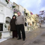 Hallan vacía la tumba de una niña en la investigación de una denuncia por robo de bebés