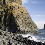 8 paisajes con columnas basálticas que no parecen naturales