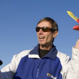 Las asombrosas imágenes de un tipo cogiendo su avión al vuelo