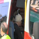 Uno de los dos ertzainas apedreados por encapuchados en Bilbao tiene una fractura craneal