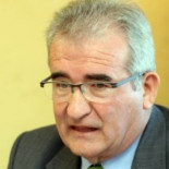 Pastor: "La solución al exceso de pisos no es bajar precios, porque no son patatas"