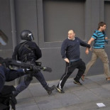 La Comisión Europea prohibió el año pasado a la Ertzaintza utilizar pelotas de goma