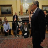 Sentada de los periodistas ante el líder neonazi griego