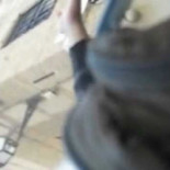 La policía impide el paso en la calle a personas con la camiseta verde por la escuela pública