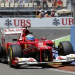 Fernando Alonso completa una histórica remontada y gana en Valencia