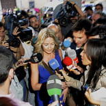 La concejal del vídeo erótico es recibida con gritos de 'puta' y 'zorra' en el pleno