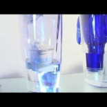 Te venden jarras para "purificar" el agua. No les creas: el resultado será igual o peor que lo que sale del grifo