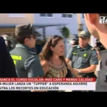 Vídeo:Una madre tira un tupper a Esperanza Aguirre