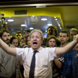 El camarero que se enfrentó a policías en el 25S: "Les dije que por mis 'tal' no entraban, hubiera sido una masacre"