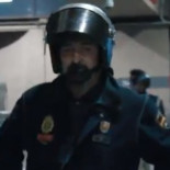 ¿Cuántos vídeos hacen falta para que el poli de la perilla sea sancionado?