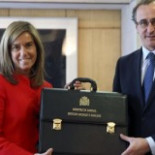 Cifuentes admite que los policías no van identificados para no ser denunciados