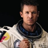 Felix Baumgartner completa con éxito su caída libre desde 39.068 metros