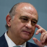 El ministro del Interior cree que "la pervivencia de la especie no está garantizada" con el matrimonio homosexual