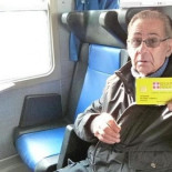 Un jubilado desahuciado vive en viaje permanente en los trenes que le sirven de casa para no dormir a la intemperie