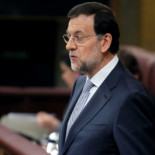 Rajoy saluda al "señor presidente del Gobierno" al comienzo de su intervención en el Pleno