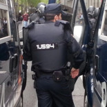 Rebelión de los antidisturbios contra el nuevo número de identificación en la espalda