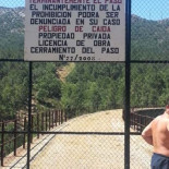 El hombre más rico de Inglaterra se apropia de un puente histórico en Ciudad Real, lo valla y prohíbe el paso vecinal