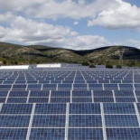 Las renovables arremeten contra el Gobierno por "ensañarse" con el sector