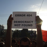 Votación fraudulenta en el parlamento griego para aprobar una exigencia de la troika. El video de la vergüenza