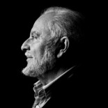 Julio Anguita :"Tengo una pensión de 1.848 euros, un Seat León y un ordenador. ¿Para qué más?"