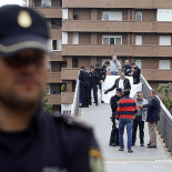 Muere a tiros Isabel Carrasco en la pasarela del río que une su casa con la sede del PP