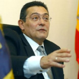 Interior firmó un convenio con una universidad para que los jefes de la Policía se sacaran el grado en un año