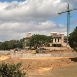 El marido de Mónica Oriol se construye una mansión en medio de un parque nacional