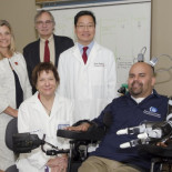 Ensayo clínico muestra el control intuitivo de un brazo robótico usando el pensamiento (ING)