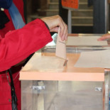 Unas monjas llevan a votar a tres ancianas que no sabían ni su propio nombre ni el día en que vivían