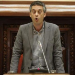 El alcalde de A Coruña estrena su cargo con un homenaje a María Wonenburger tras rechazar acudir a un acto religioso