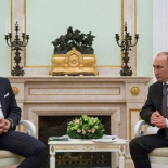 Putin se reúne con Tsipras y le ofrece salvar a Grecia de la ruina si abandona la eurozona