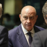 Fernández Díaz dice que críticar a las víctimas del franquismo no es comparable a "mofarse del nazismo"