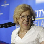 Carmena suprime diez puestos directivos para ahorrar un millón de euros al año