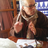 Un anciano de una residencia denuncia que no le facilitan papeletas de todos los partidos