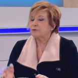 Celia Villalobos reconoce tener abierto Frozen en el debate de la nación