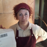 Un policía municipal multa a una panadera tras aparcar mal el coche patrulla