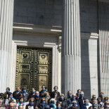 La Policía identifica frente al Congreso a activistas contra la 'ley mordaza' tras reunirse con Podemos