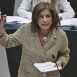 Botella se niega a explicar la venta ilegal de 1.860 viviendas sociales a fondos buitre