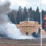 Reproducen la toma del Reichstag en el Patriot Park, el "Disneyland  militar" ruso  (ENG)